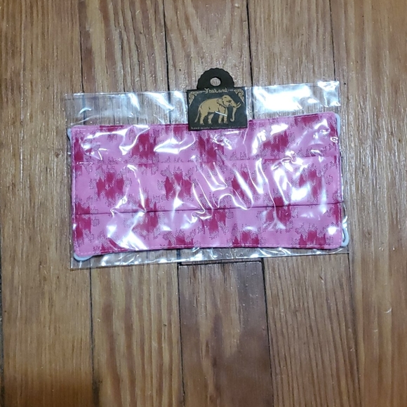 BRAND NEW & Sealed decorative face masks -set of 2 - Picture 7 of 8